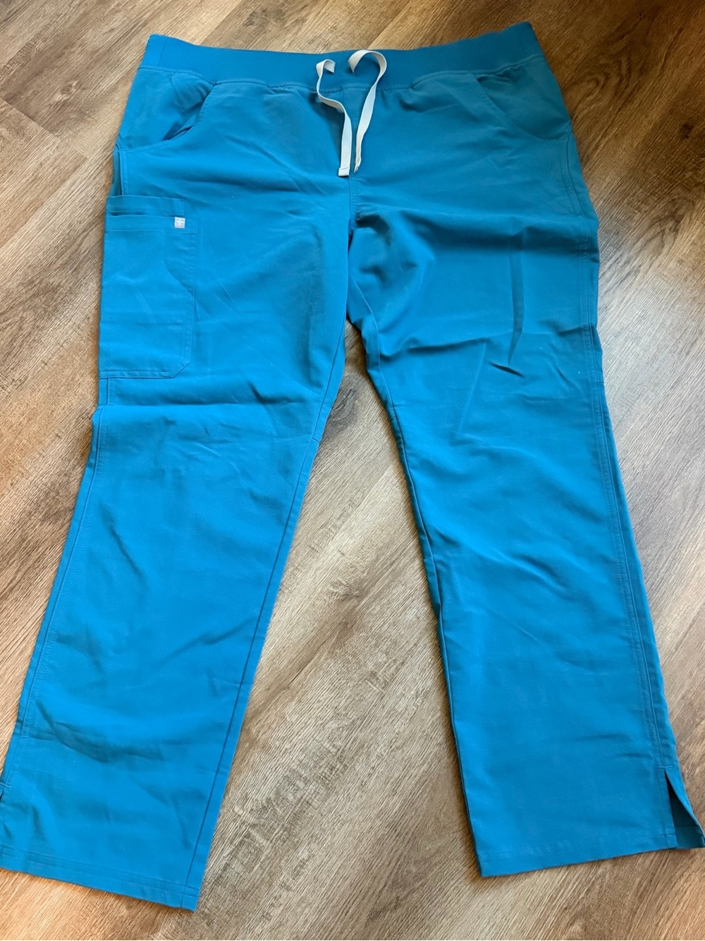 Figs Women's FIGS Kade Cargo Scrub Pants Pacific Blue